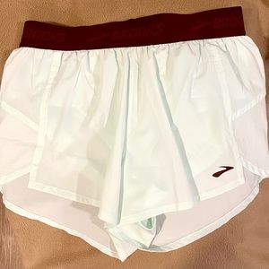 Brooks Chaser 3” Short, M, NWOT, Light Mint Color